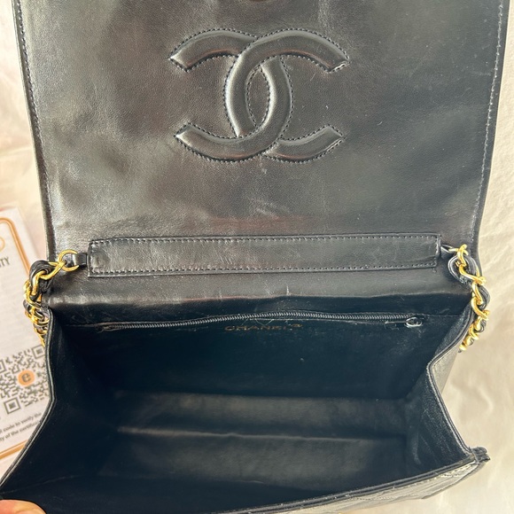 PRE-LOVED CHANEL™ 1986-88 BLACK QUILTED LAMBSKIN CC TASSEL FLAP BAG - Picture 11 of 15